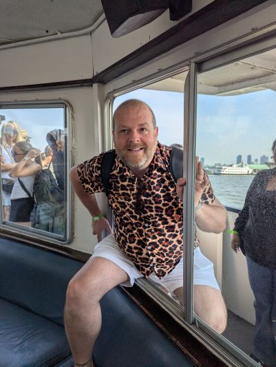 Teachers taking a picture of their students near the Washington Monument